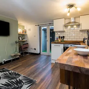 Modern 1-bed Central With Outside Space Brighton